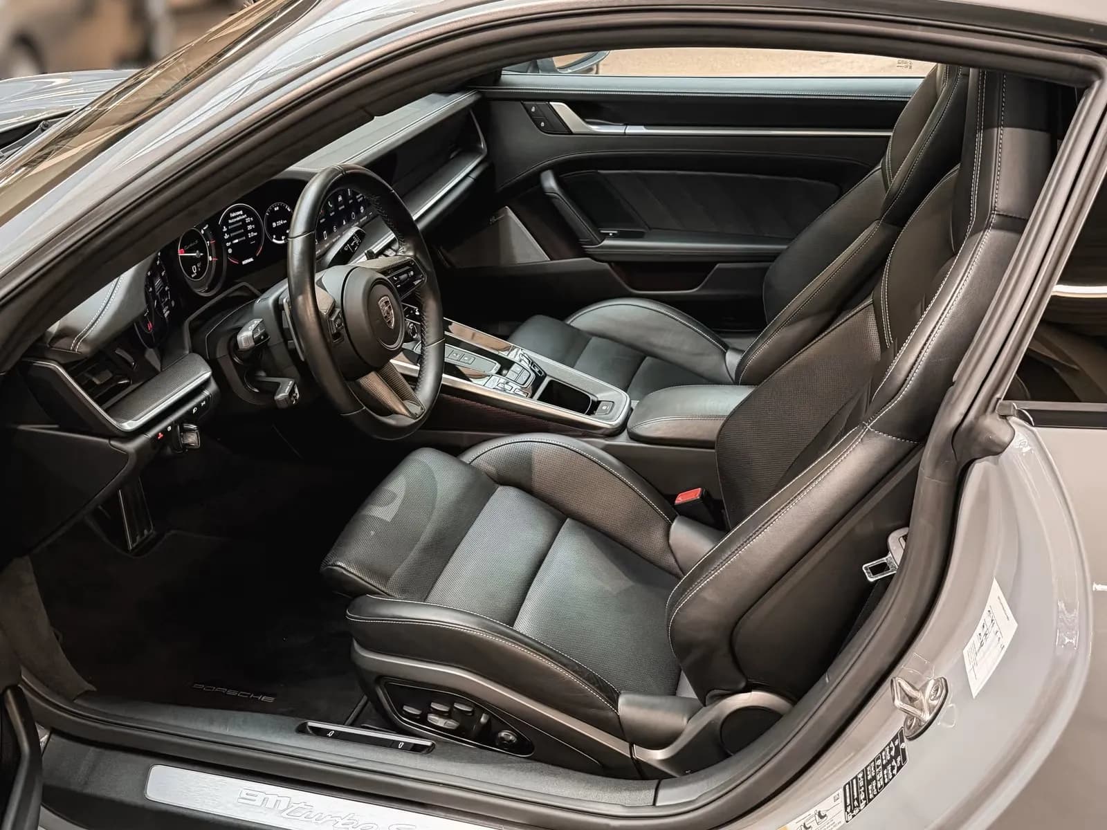 Porsche 911 Turbo S (foto 10/15)