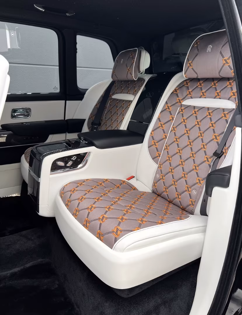 Rolls-Royce Cullinan (foto 17/26)