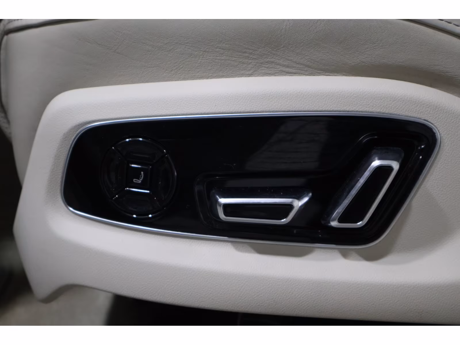 Audi A8 50 TDI (foto 9/20)