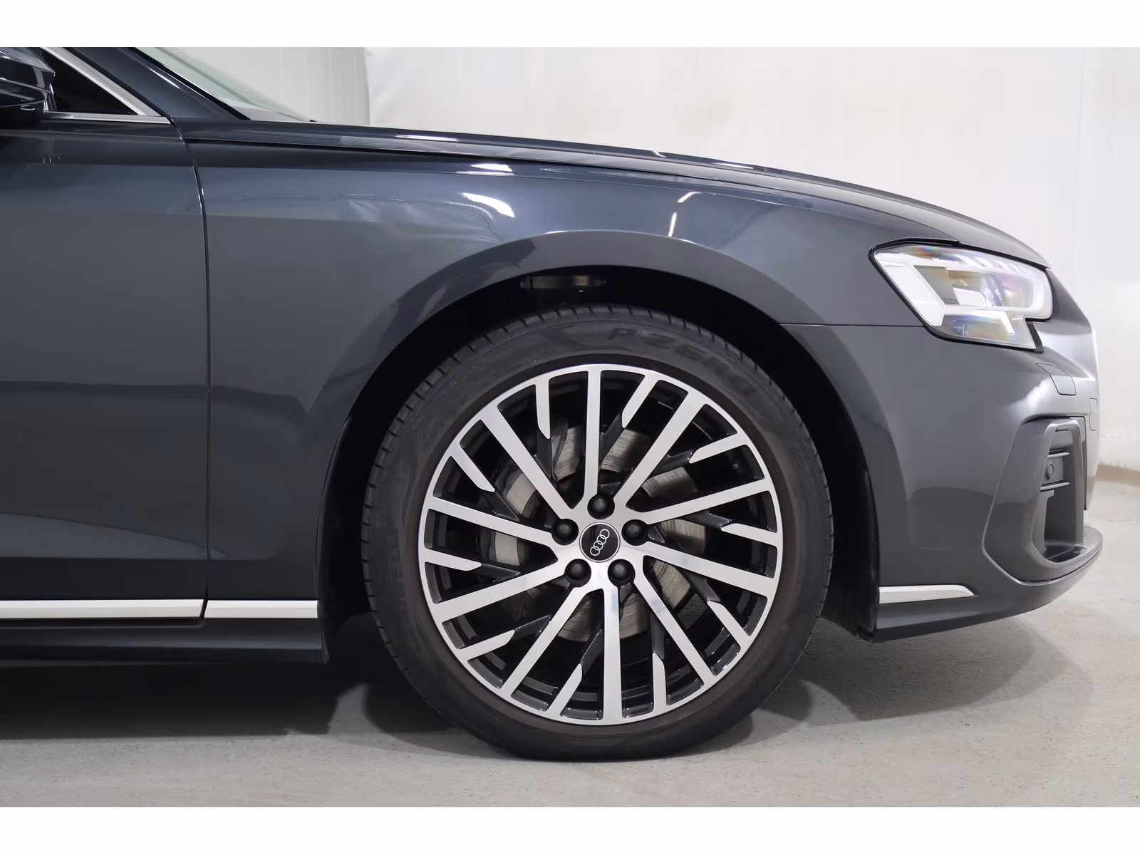 Audi A8 50 TDI (foto 3/20)