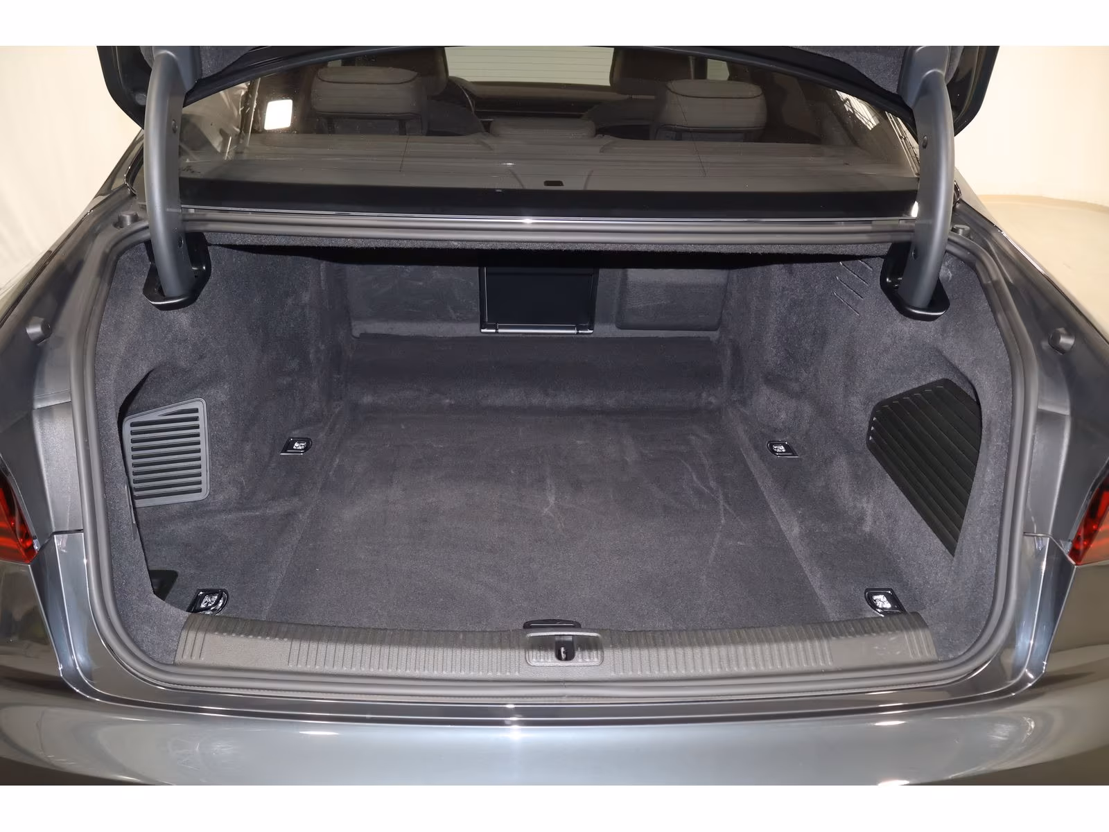 Audi A8 50 TDI (foto 6/20)