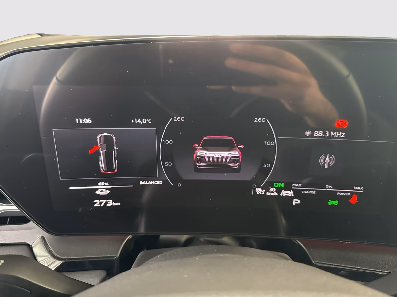 Audi Q6 E-Tron (foto 21/21)