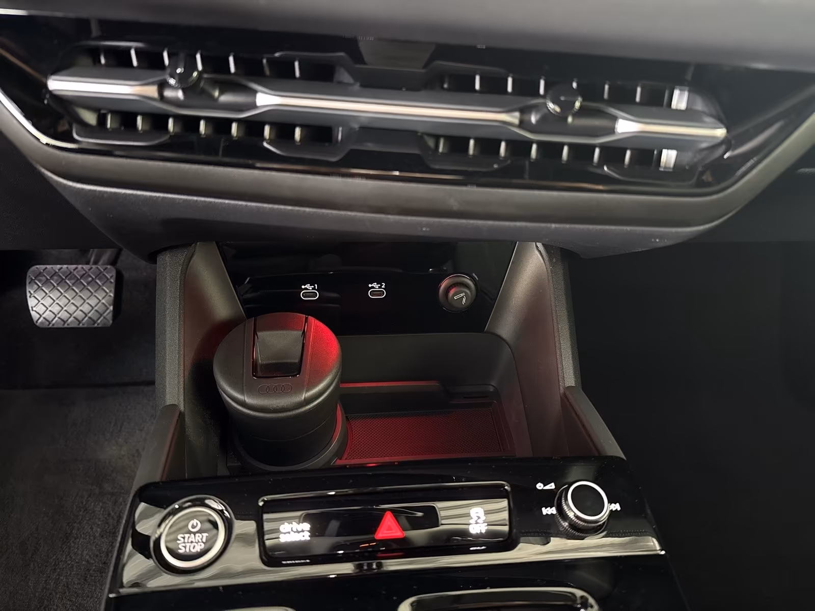 Audi Q6 E-Tron (foto 12/21)