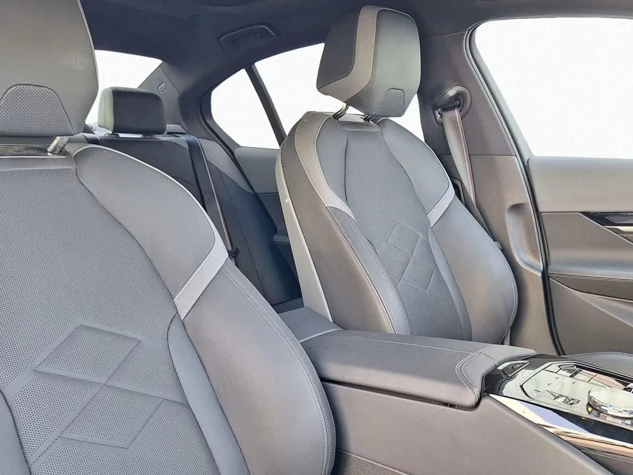 BMW i5 40e (foto 12/13)