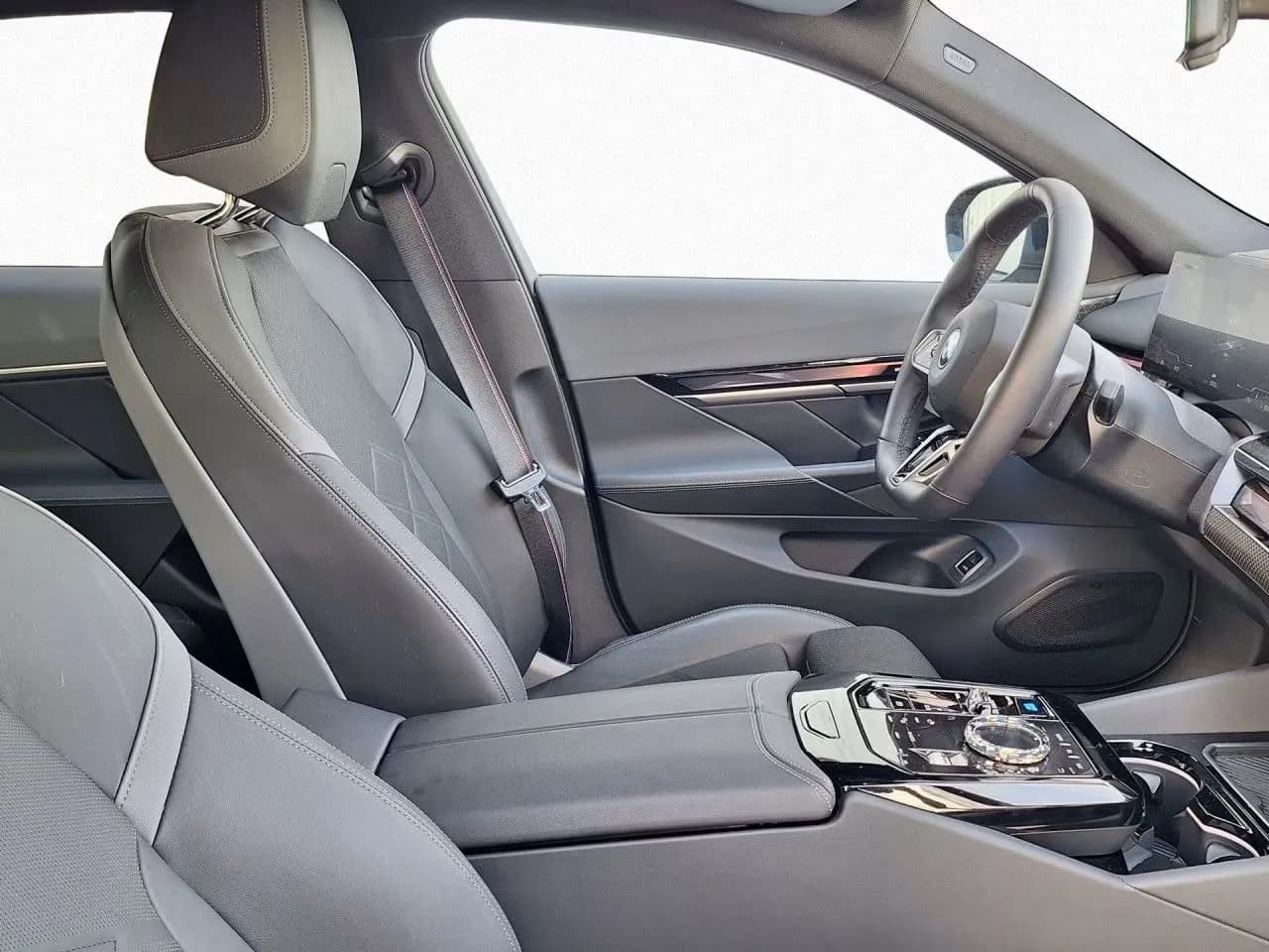 BMW i5 40e (foto 11/13)