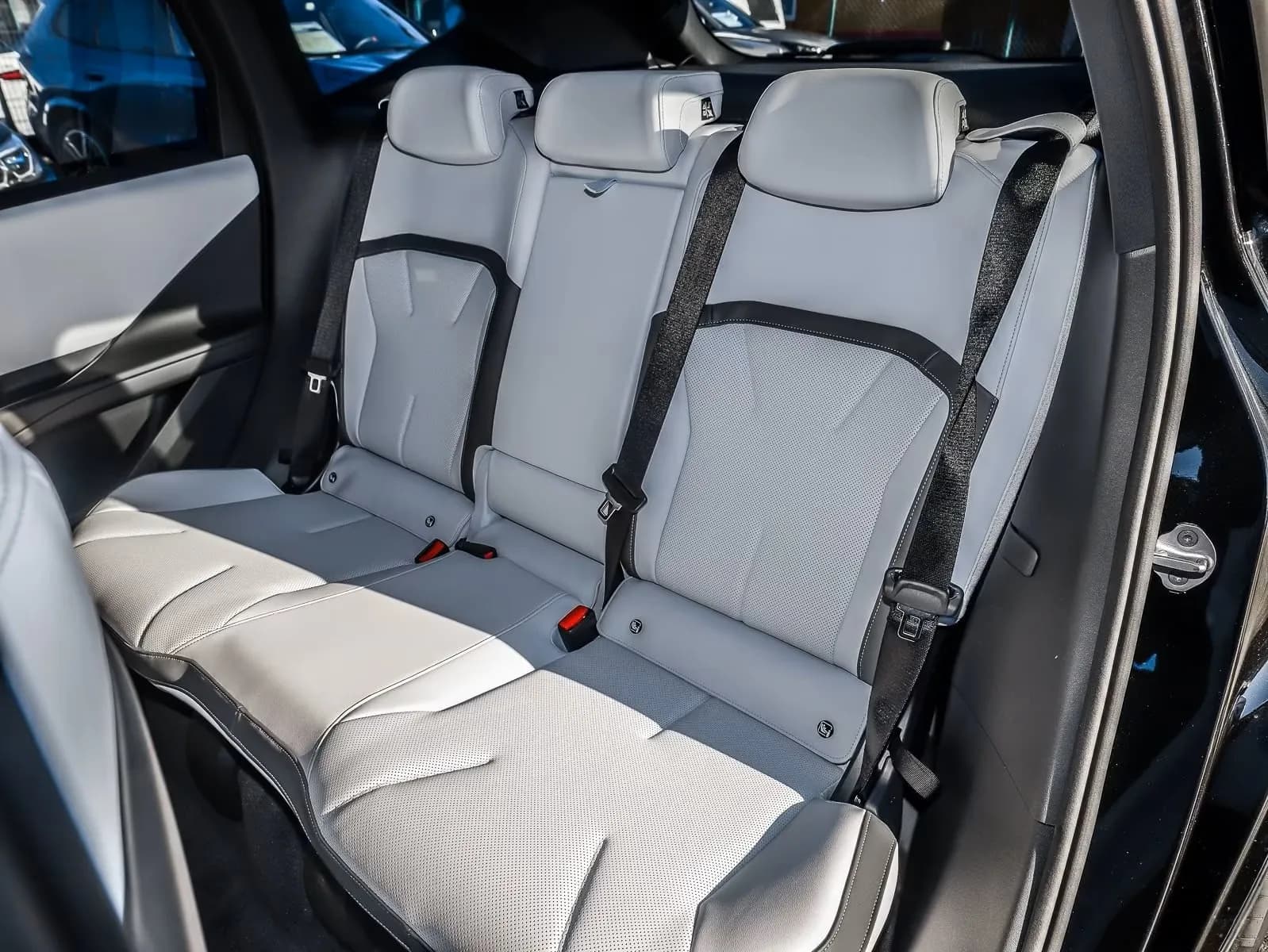 BMW iX3 (foto 16/19)