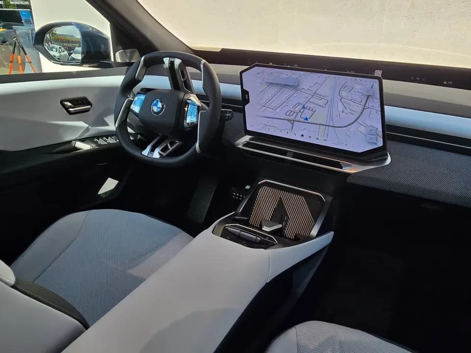 BMW iX3 50 xDr (foto 16/28)