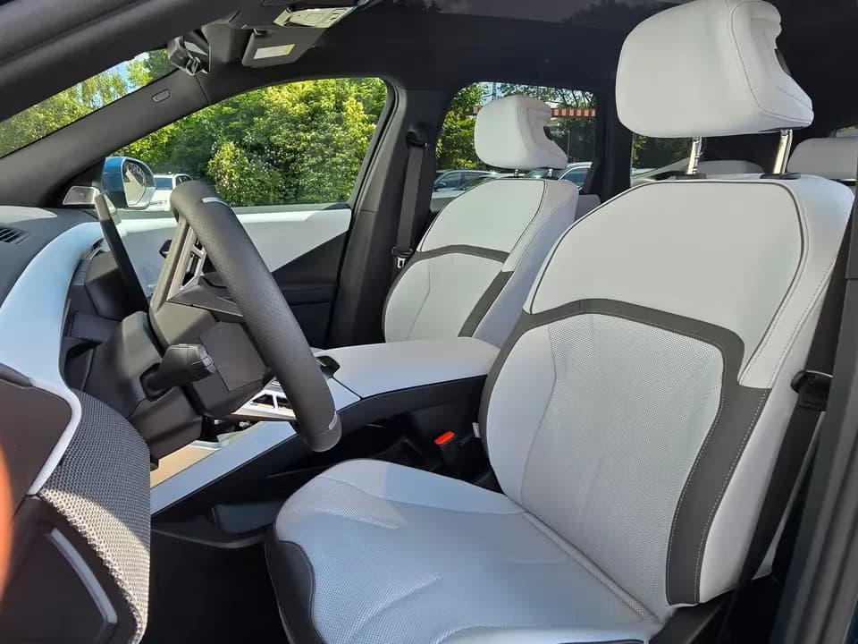 BMW iX3 50 xDr (foto 9/28)
