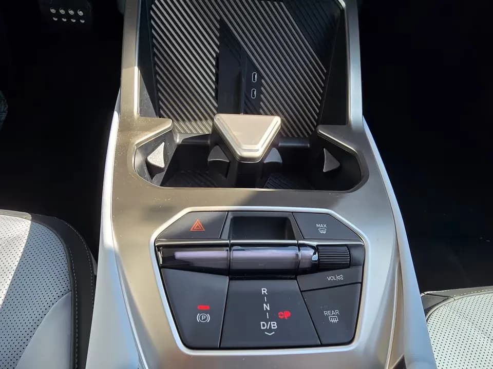 BMW iX3 50 xDr (foto 23/28)