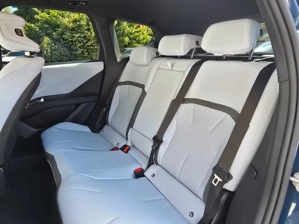 BMW iX3 50 xDr (foto 24/28)