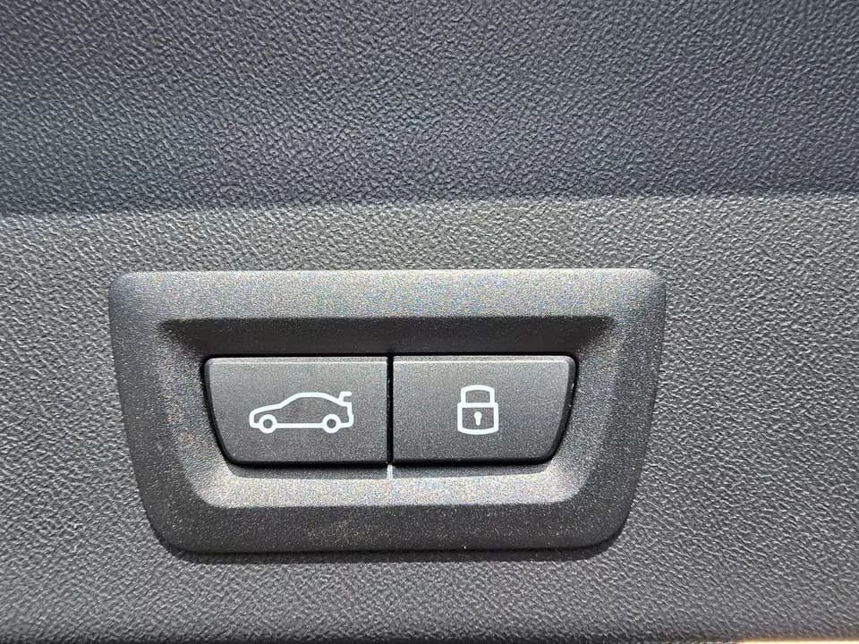 BMW iX3 50 xDr (foto 27/28)
