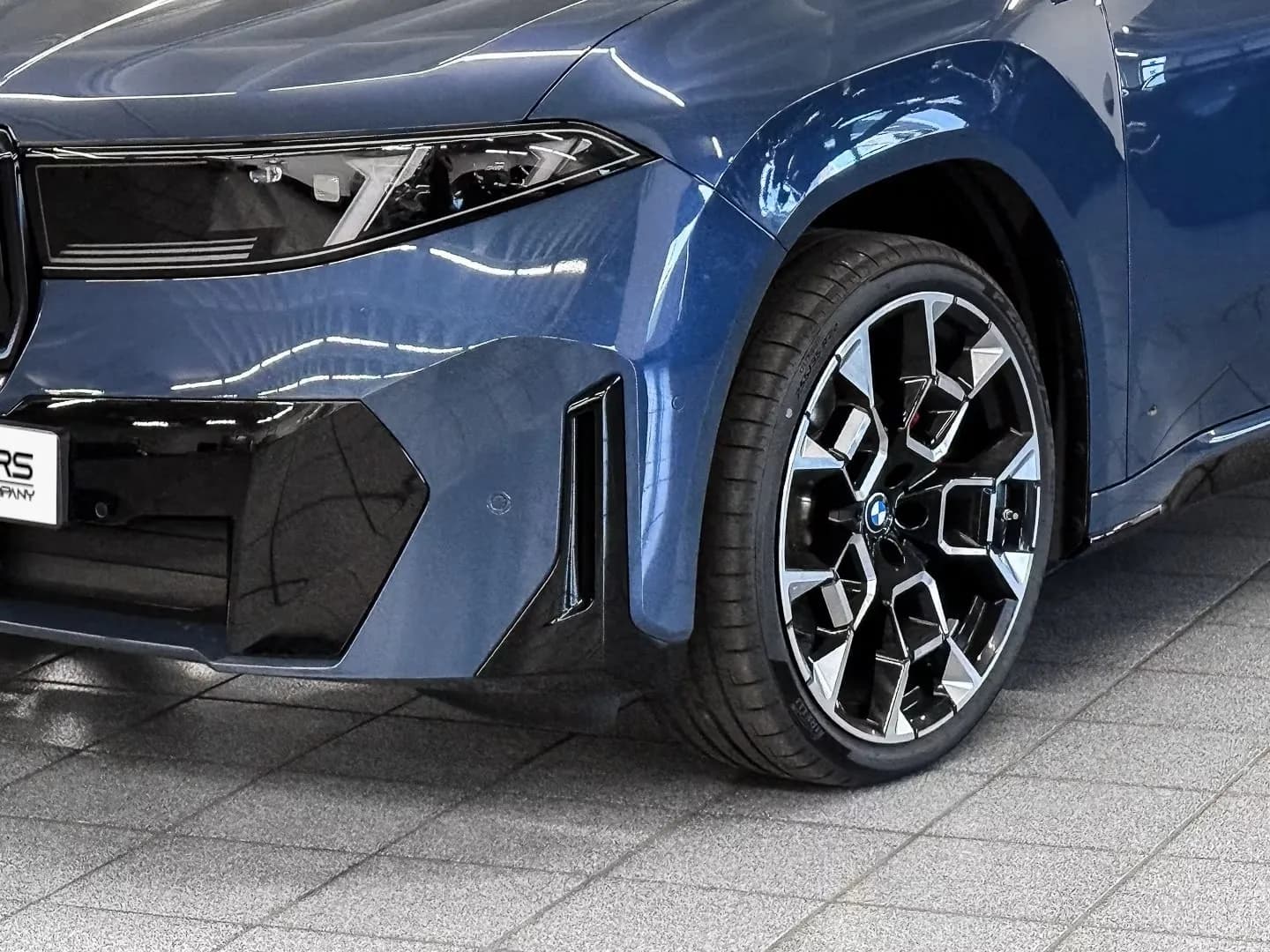 BMW iX3 (foto 2/18)
