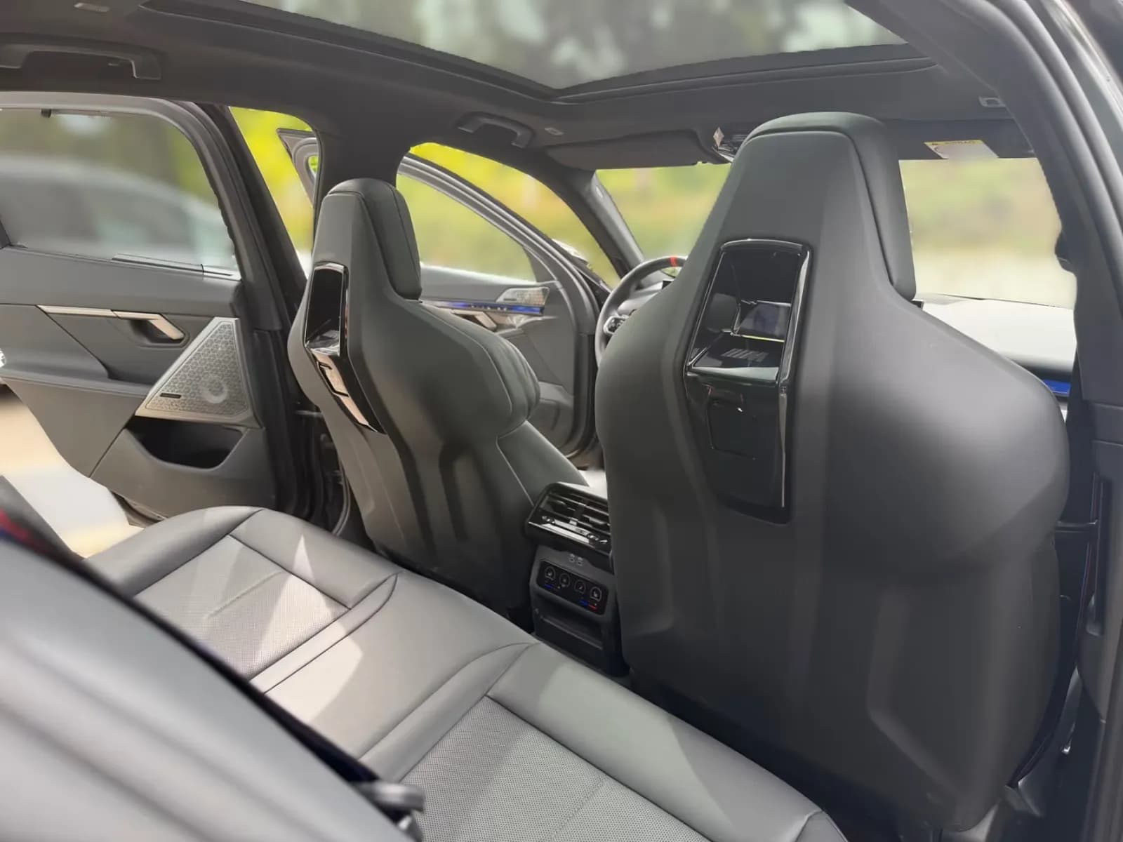 BMW M5 (foto 15/15)