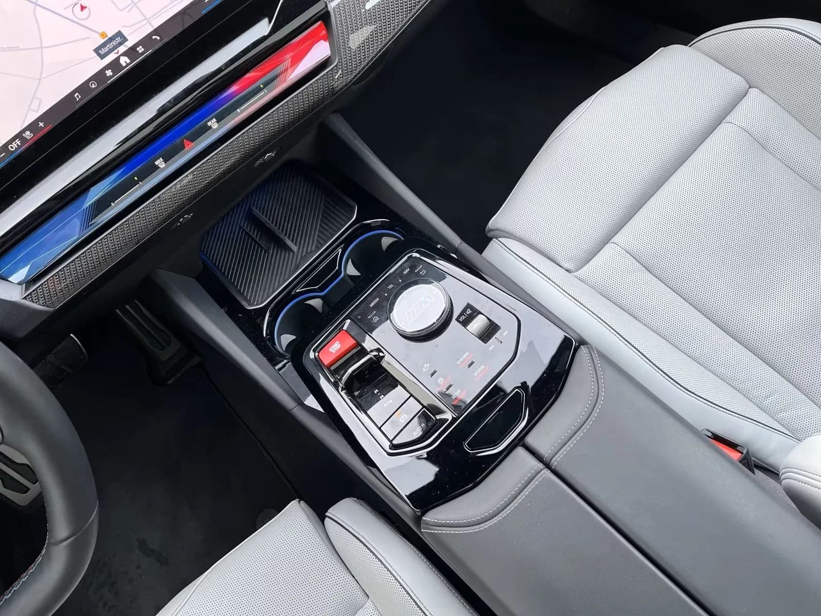 BMW M5 (foto 10/12)