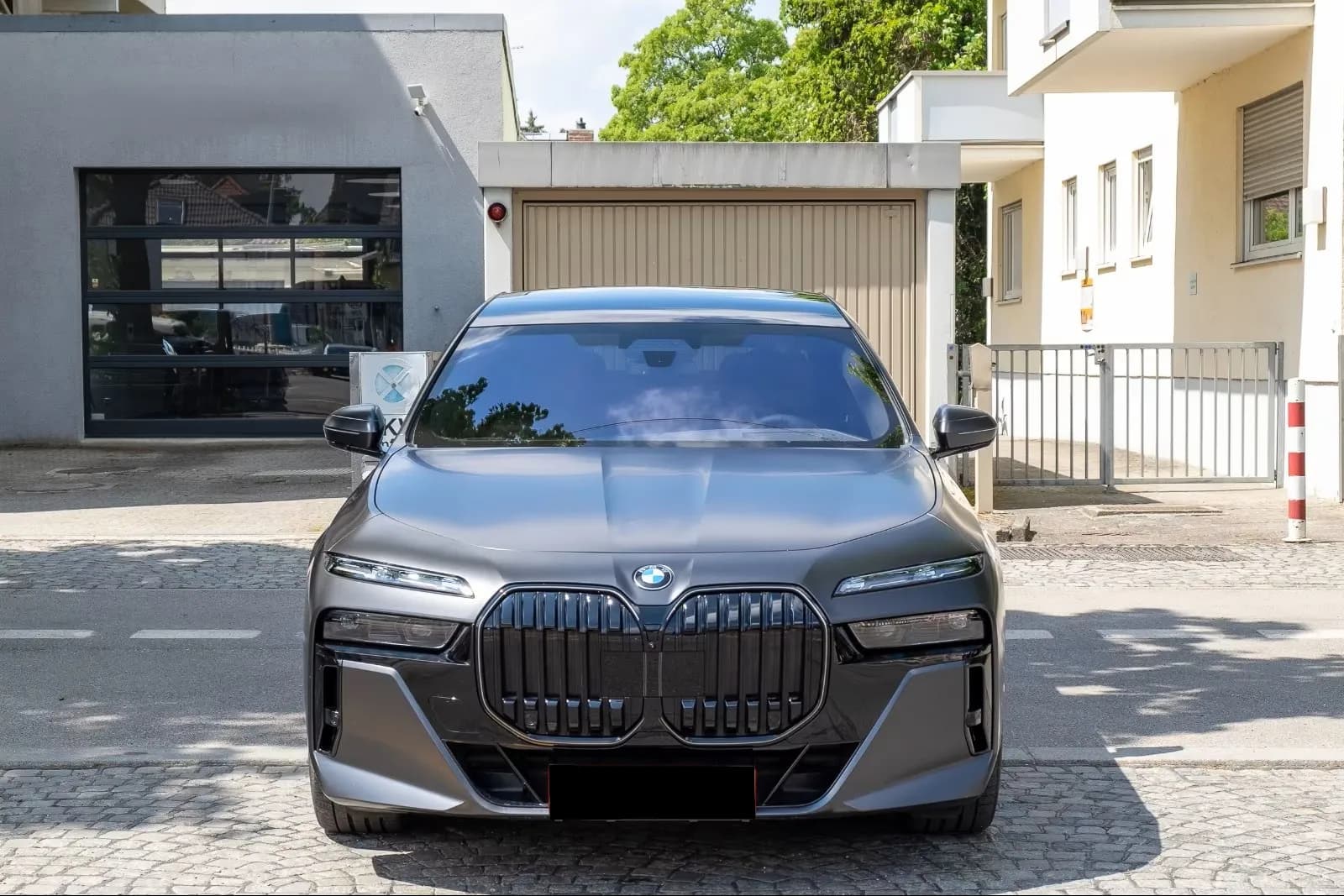 BMW 740d xDrive (foto 2/26)