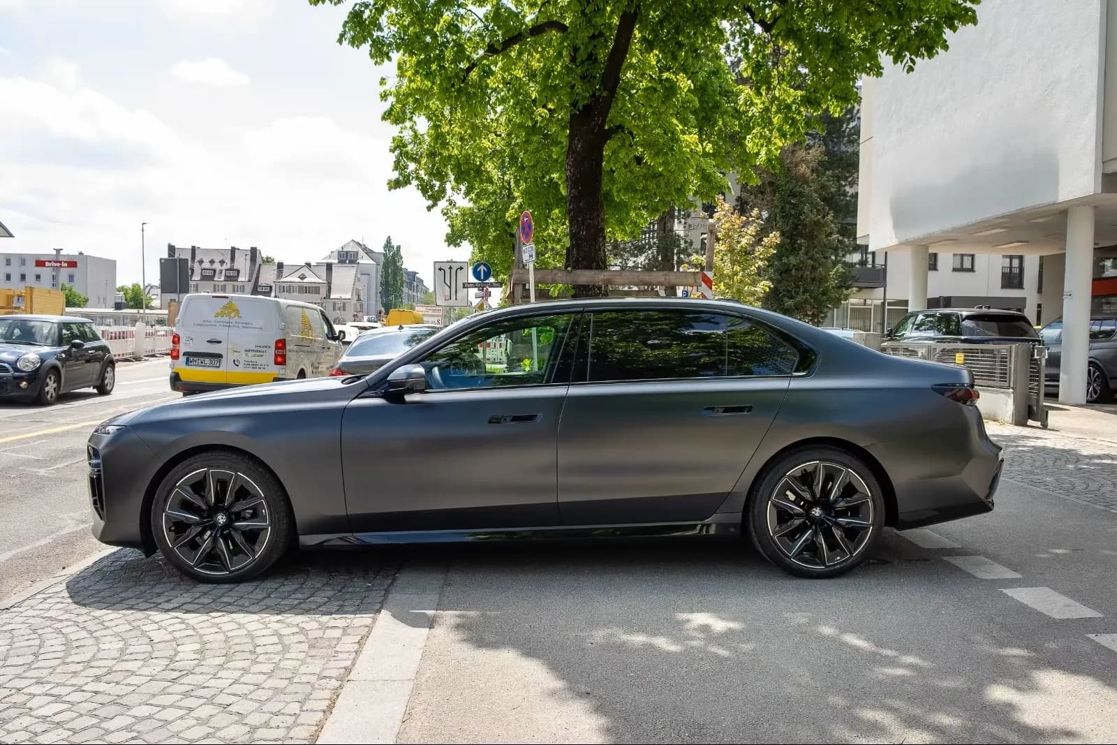 BMW 740d xDrive (foto 9/26)