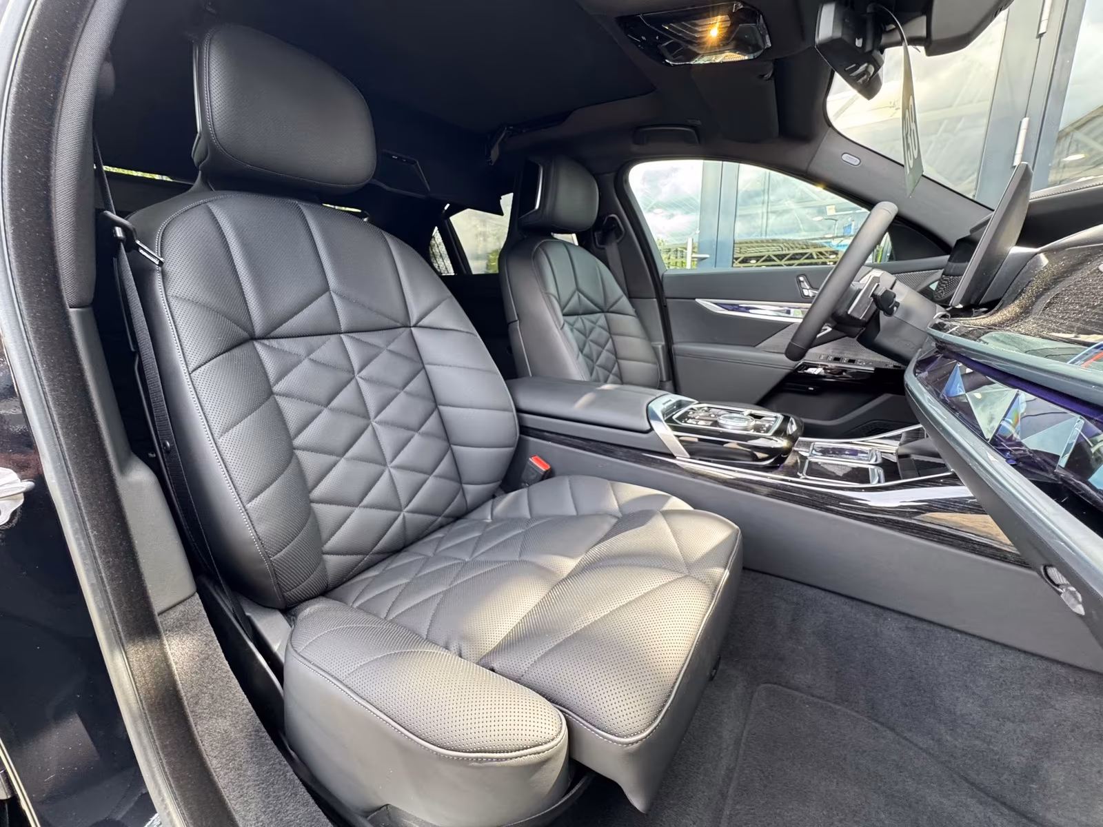 BMW 740d xDrive (foto 25/28)