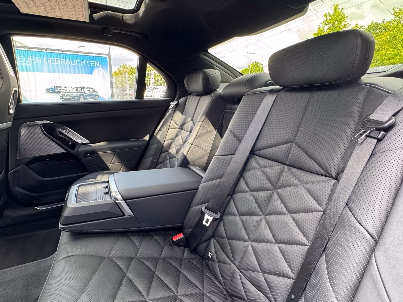 BMW 740d xDrive (foto 21/28)