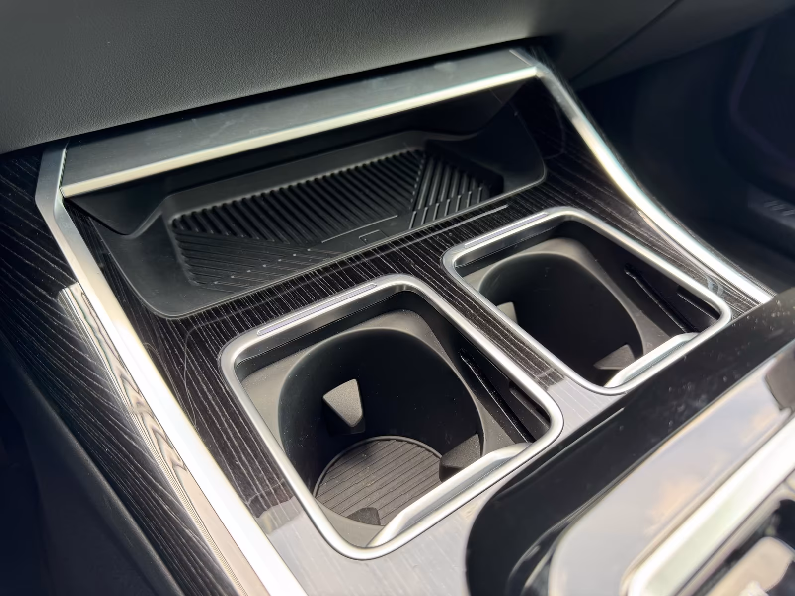 BMW 740d xDrive (foto 19/28)