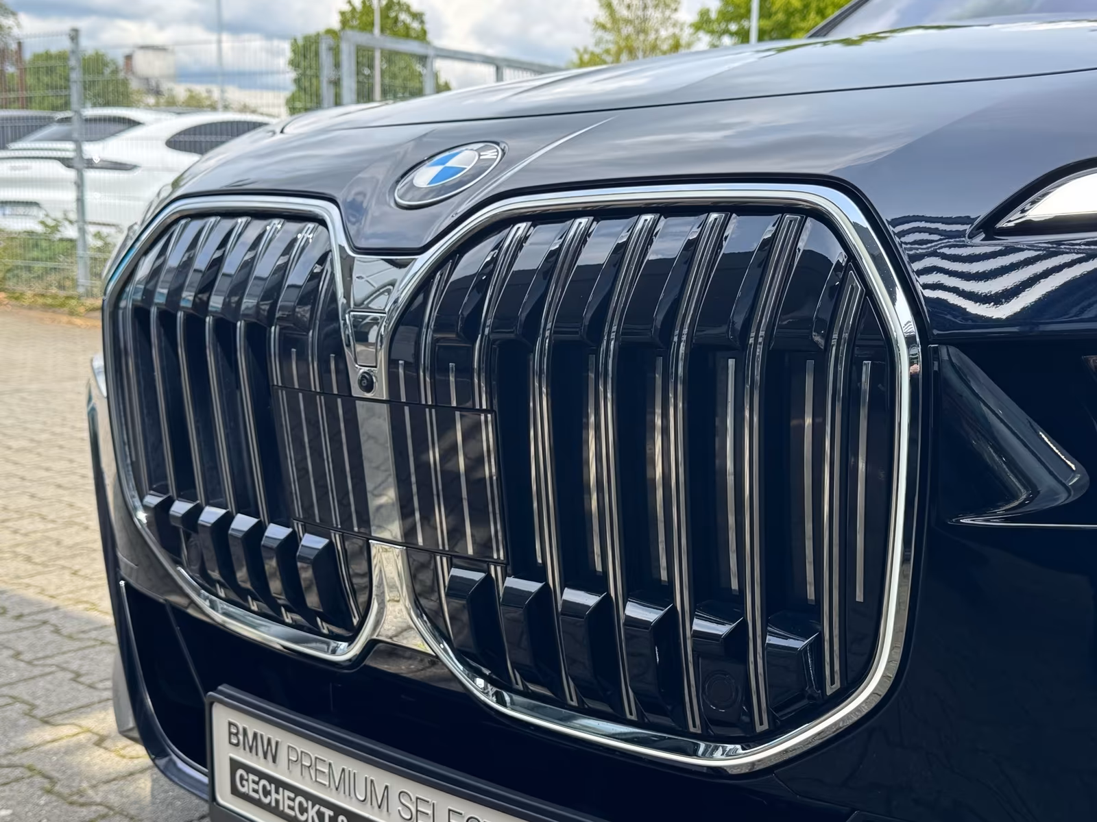 BMW 740d xDrive (foto 2/28)