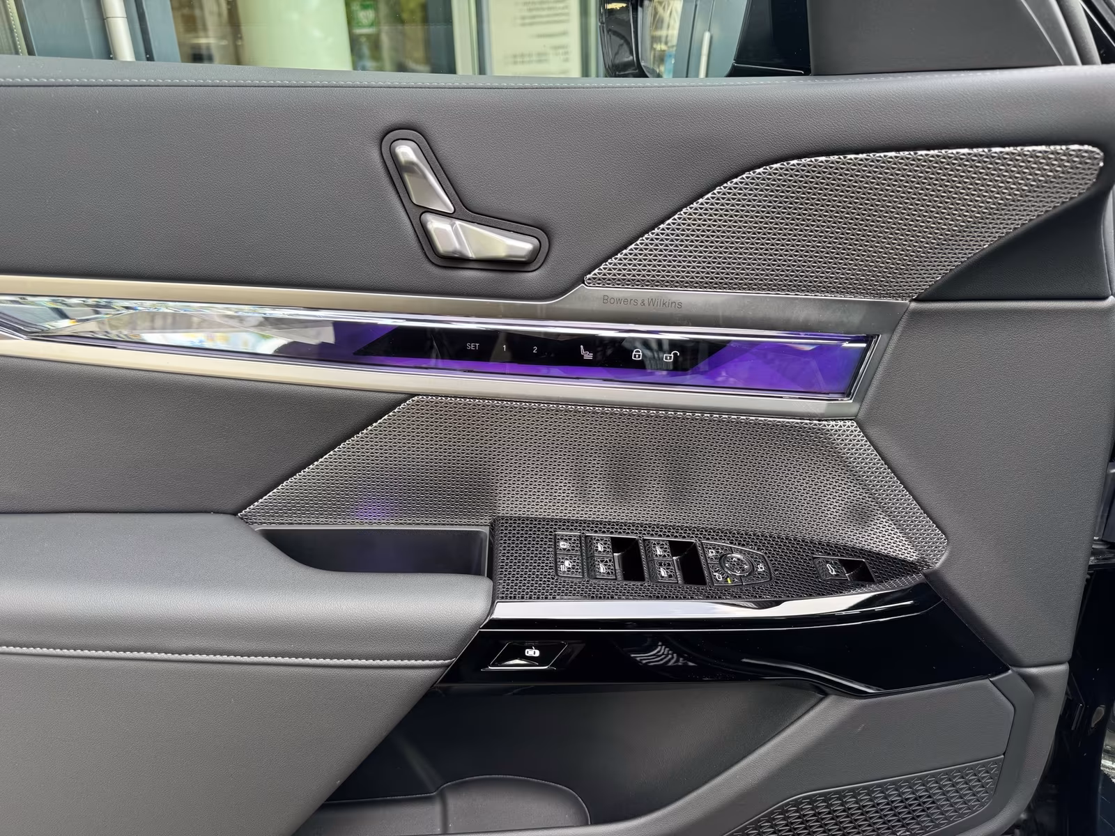 BMW 740d xDrive (foto 9/28)