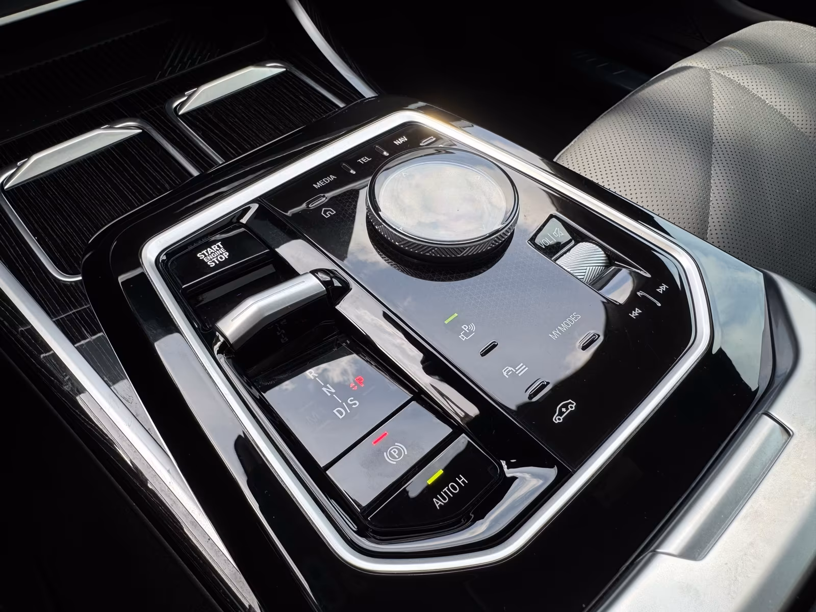 BMW 740d xDrive (foto 18/28)
