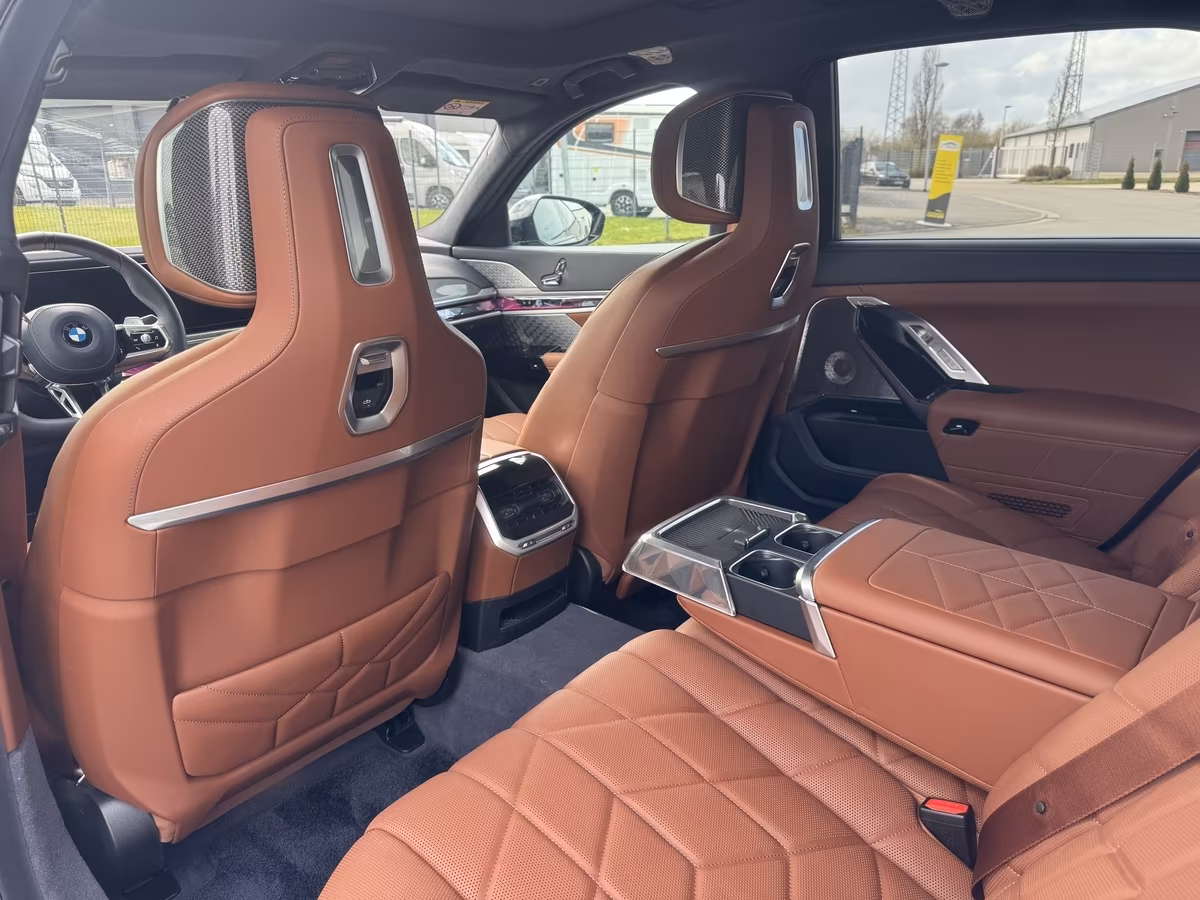 BMW 740d xDrive (foto 26/30)
