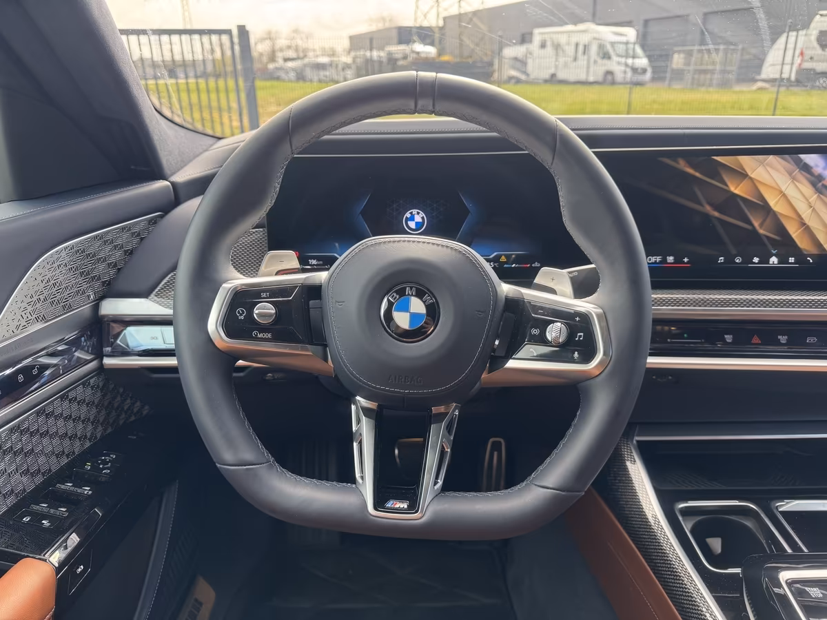 BMW 740d xDrive (foto 17/30)
