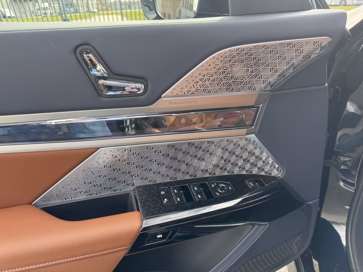 BMW 740d xDrive (foto 14/30)