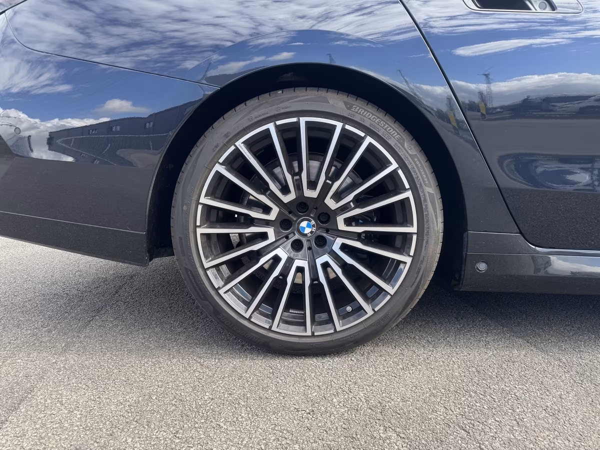 BMW 740d xDrive (foto 6/30)