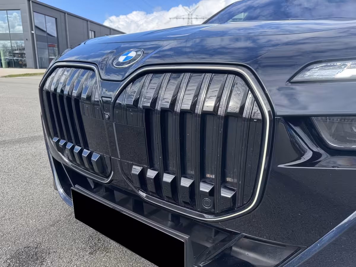 BMW 740d xDrive (foto 2/30)