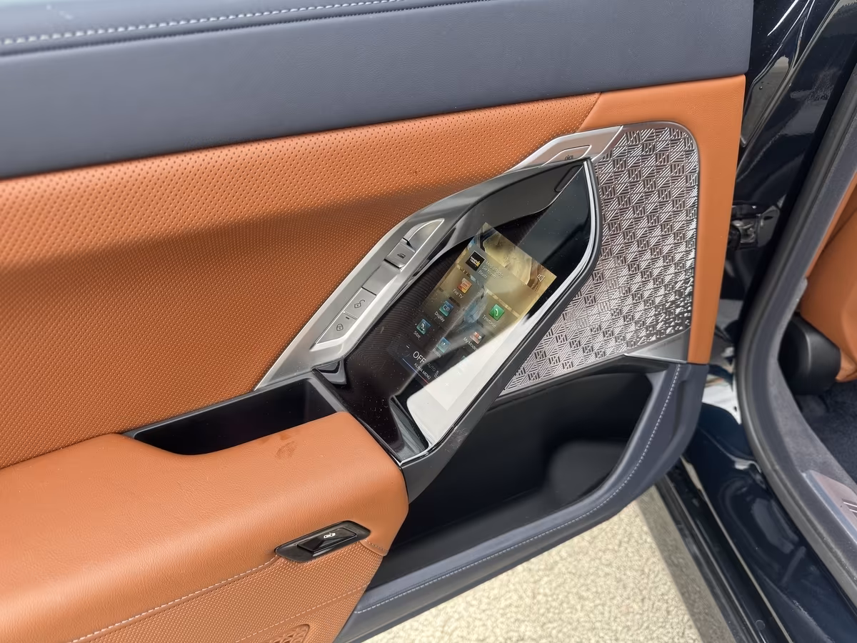 BMW 740d xDrive (foto 28/30)