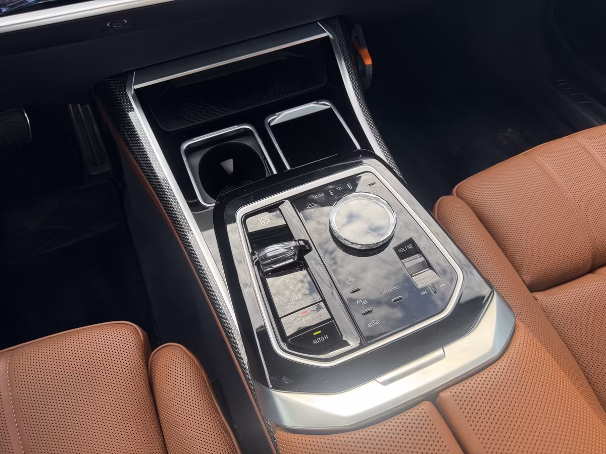 BMW 740d xDrive (foto 21/30)