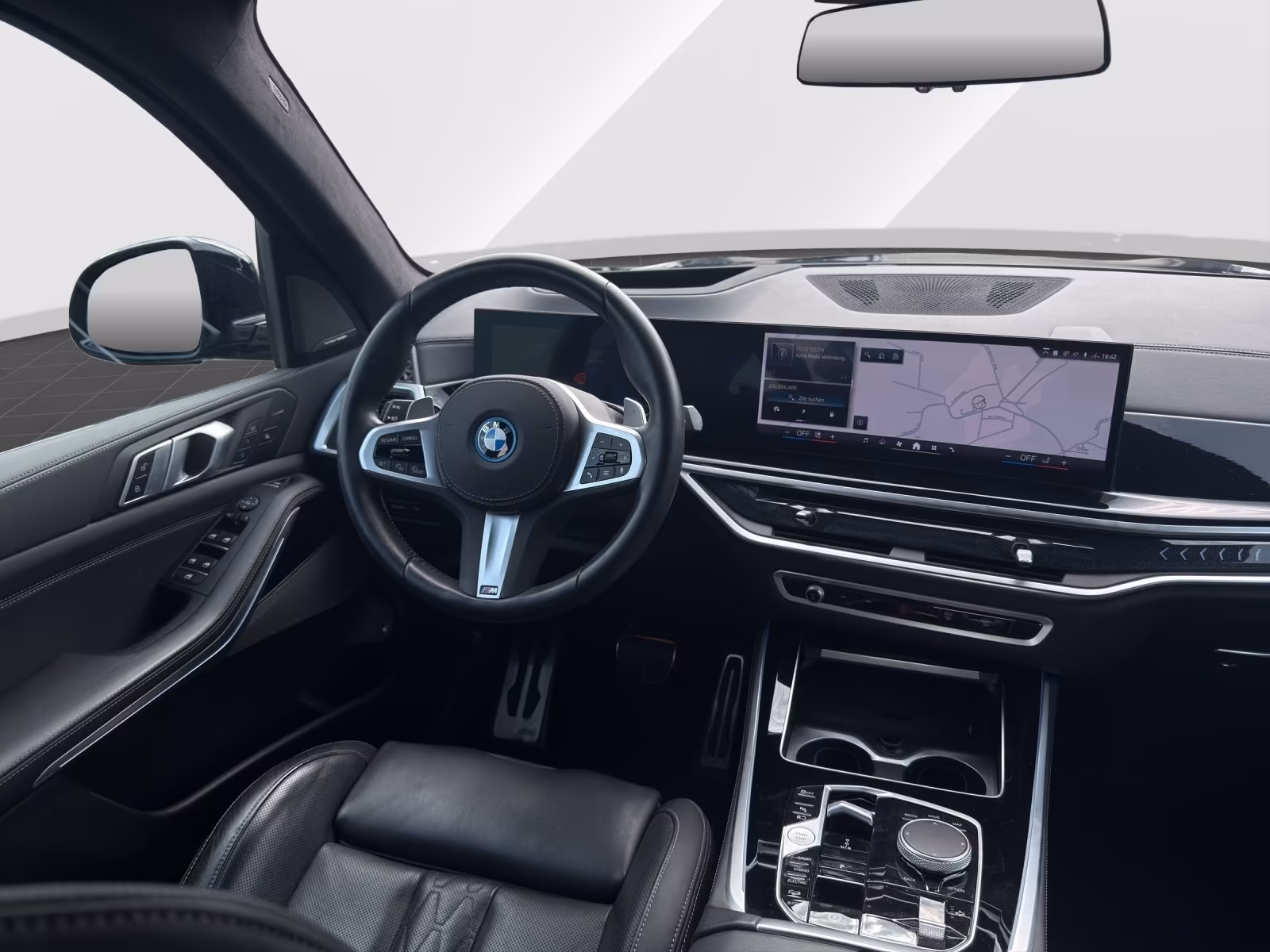BMW X5 50e (foto 17/28)