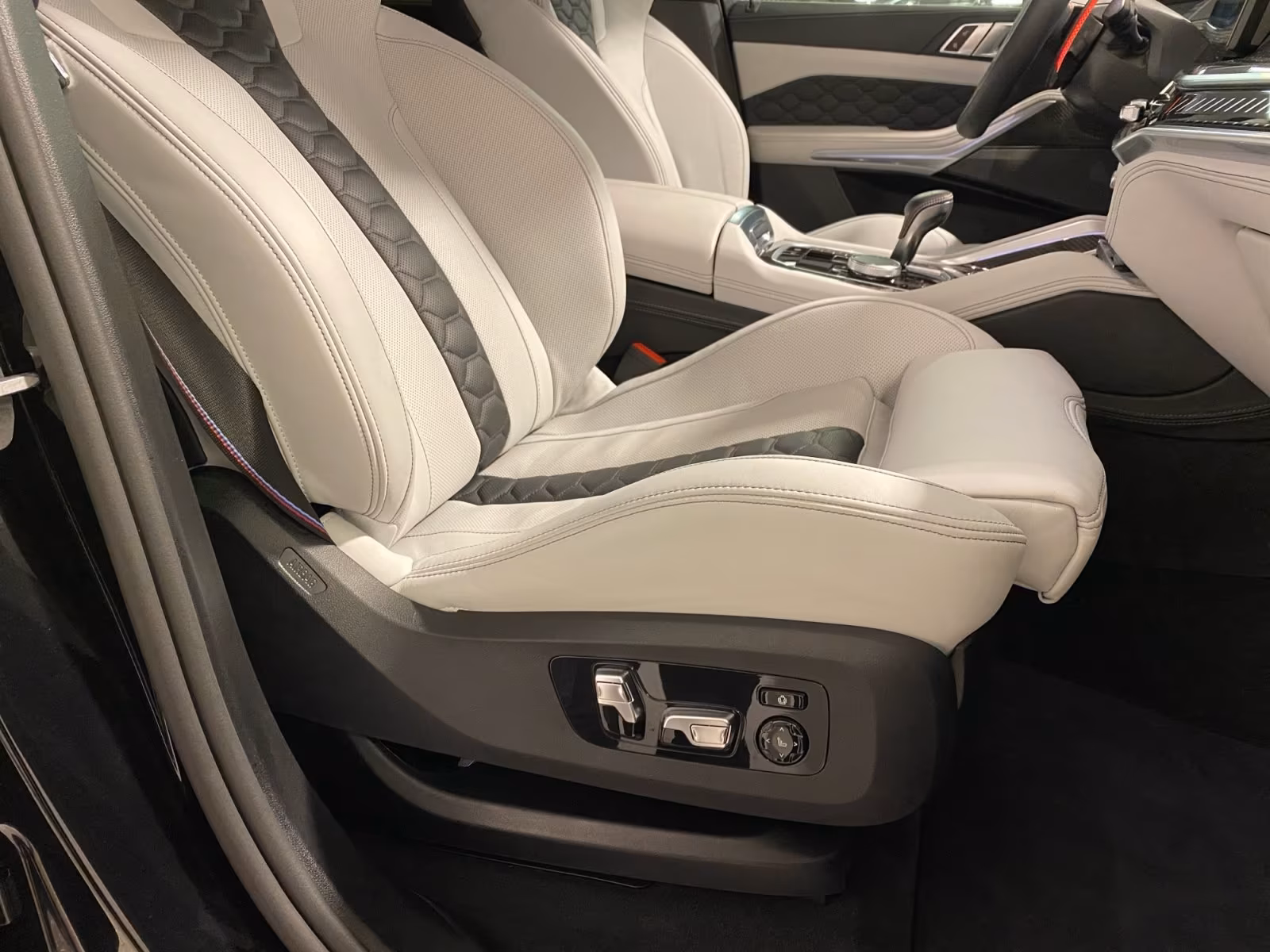 BMW X5M (foto 14/15)
