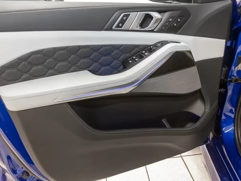 BMW X5 M (foto 9/23)