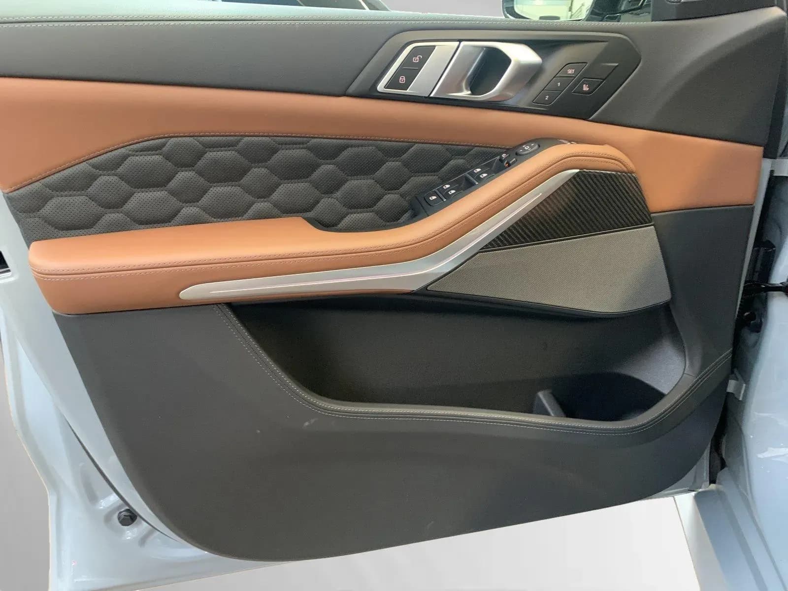 BMW X5M (foto 7/16)