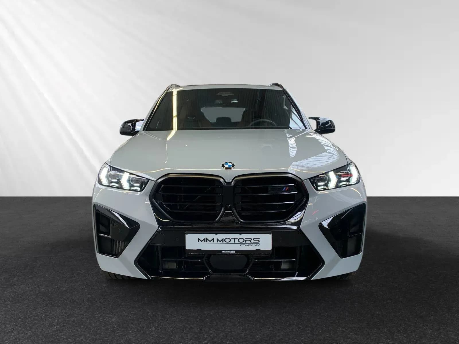 BMW X5M (foto 2/16)