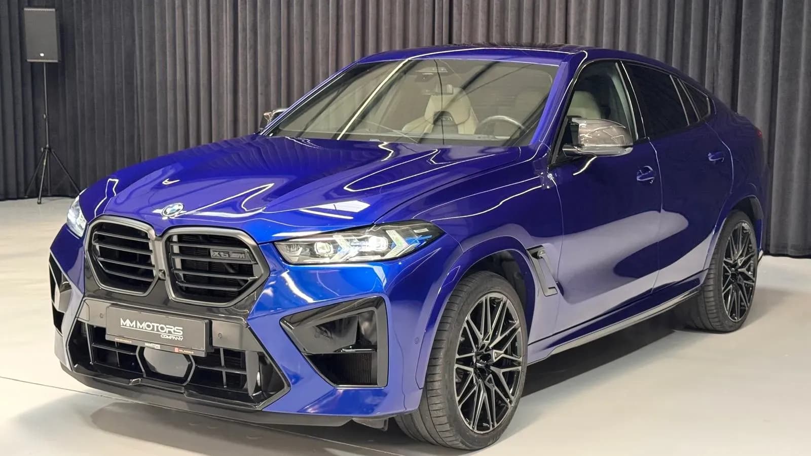 BMW X6 M (foto 9/30)
