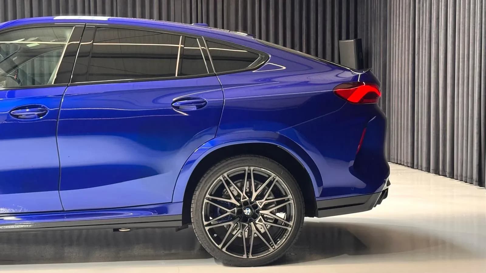 BMW X6 M (foto 11/30)