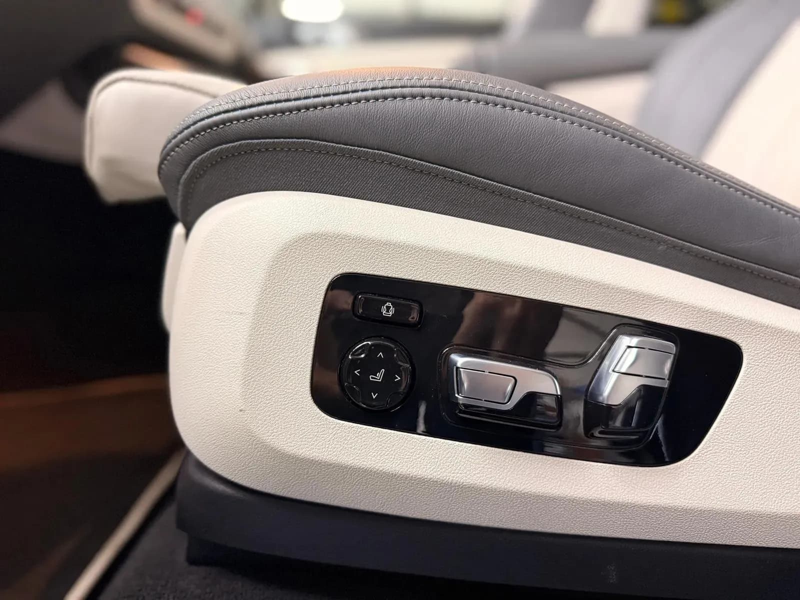 BMW X7 (foto 9/26)