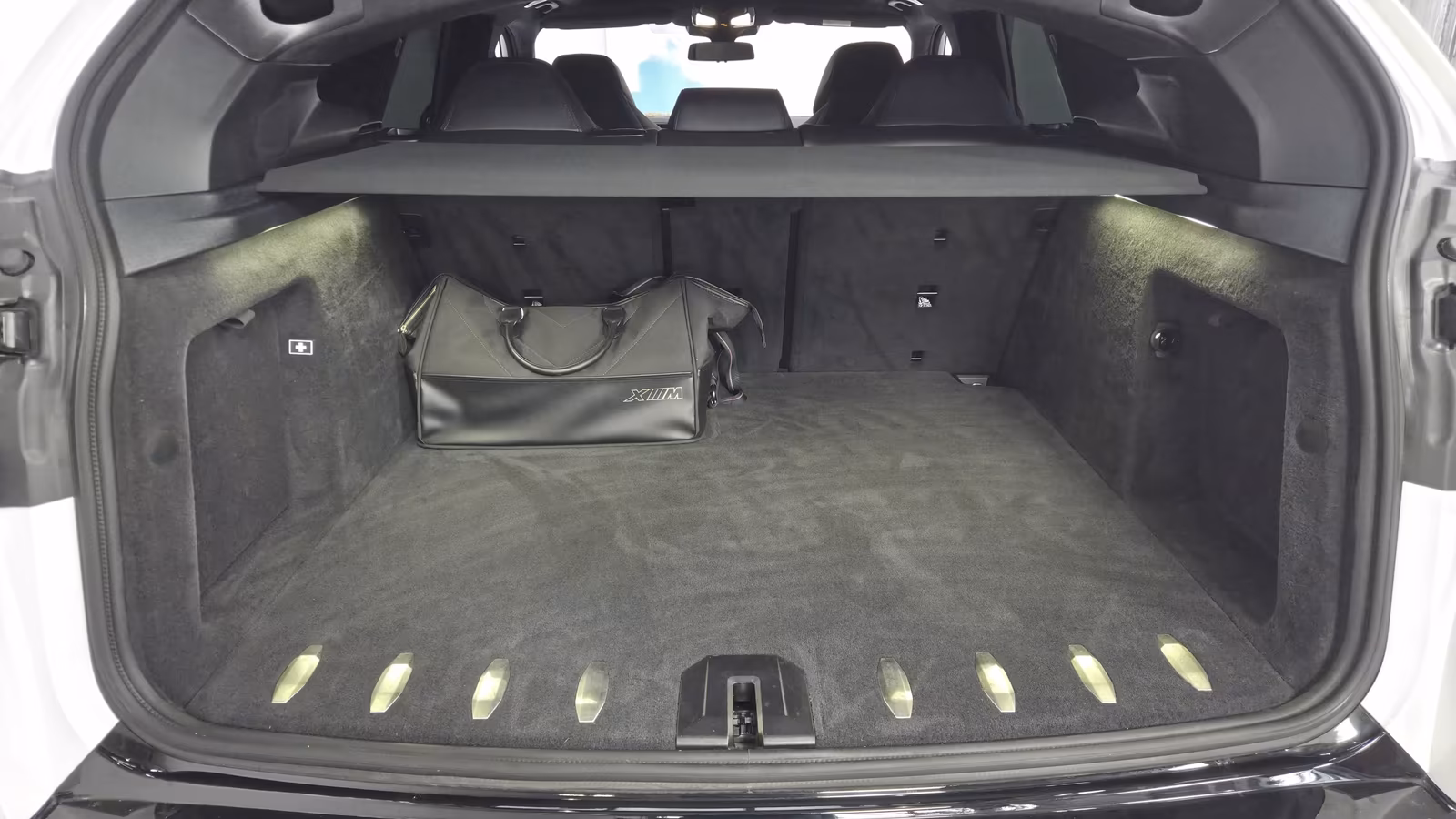BMW XM (foto 9/30)