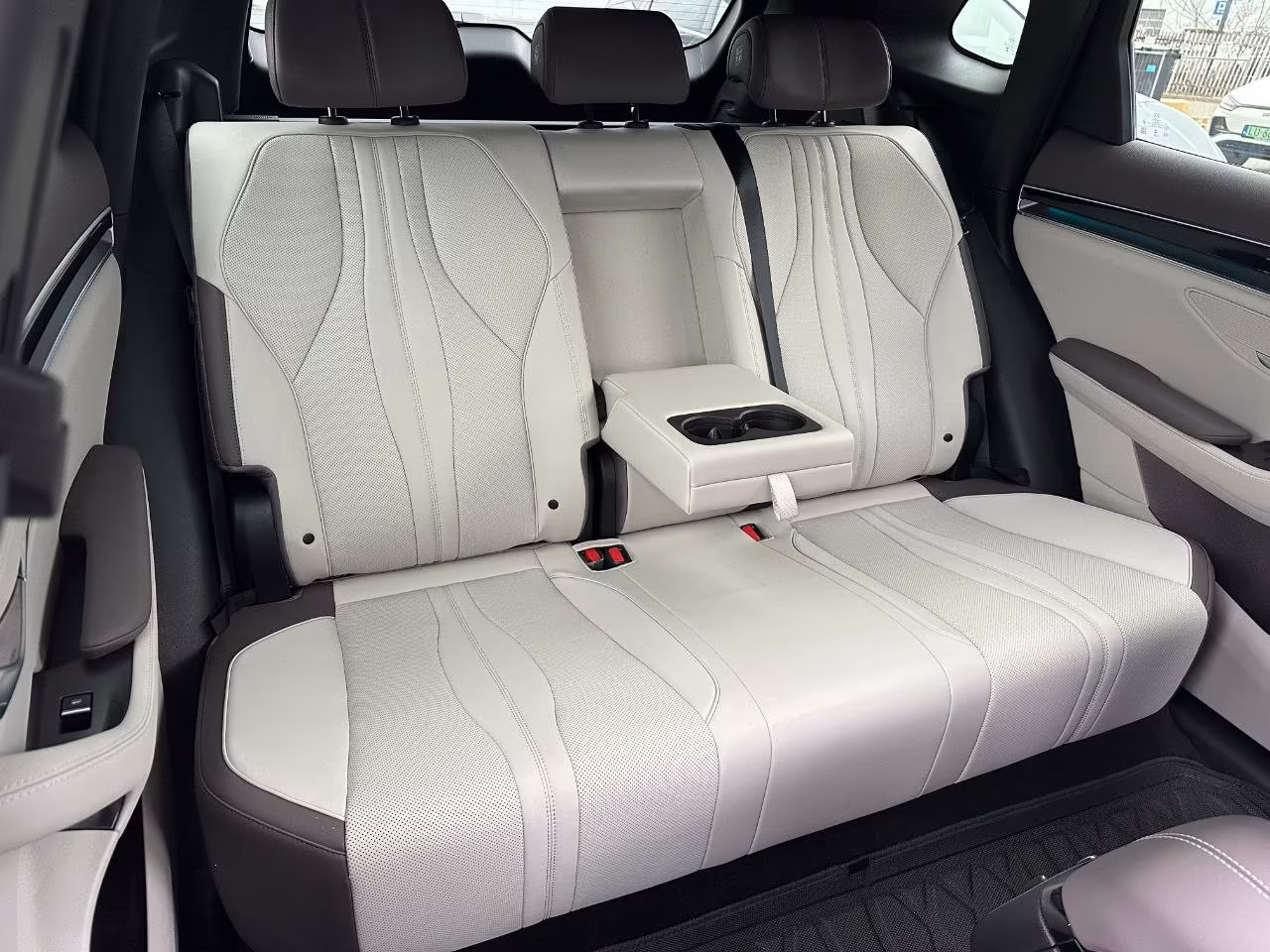BYD SEAL U (foto 22/23)