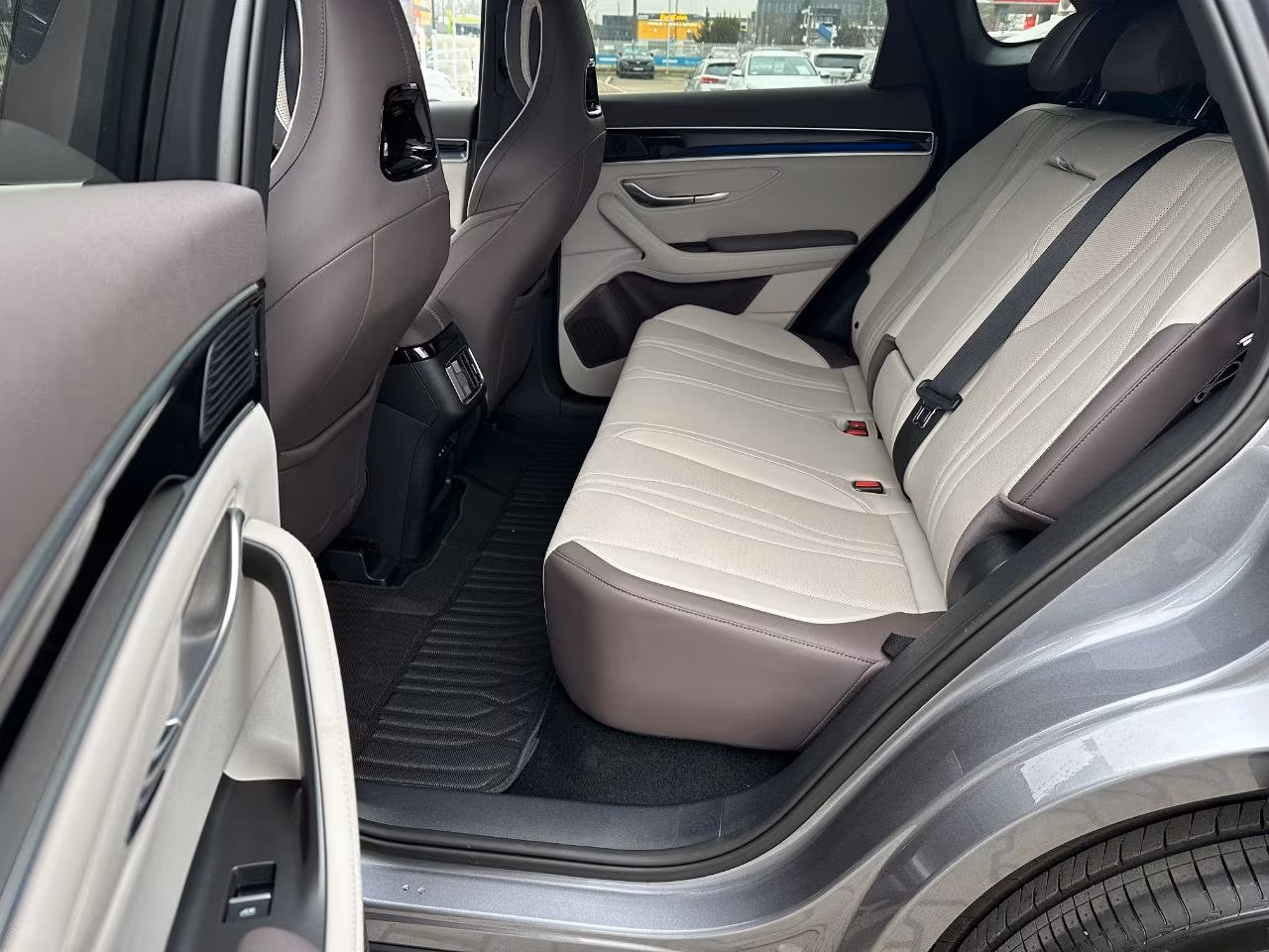 BYD SEAL U (foto 21/23)