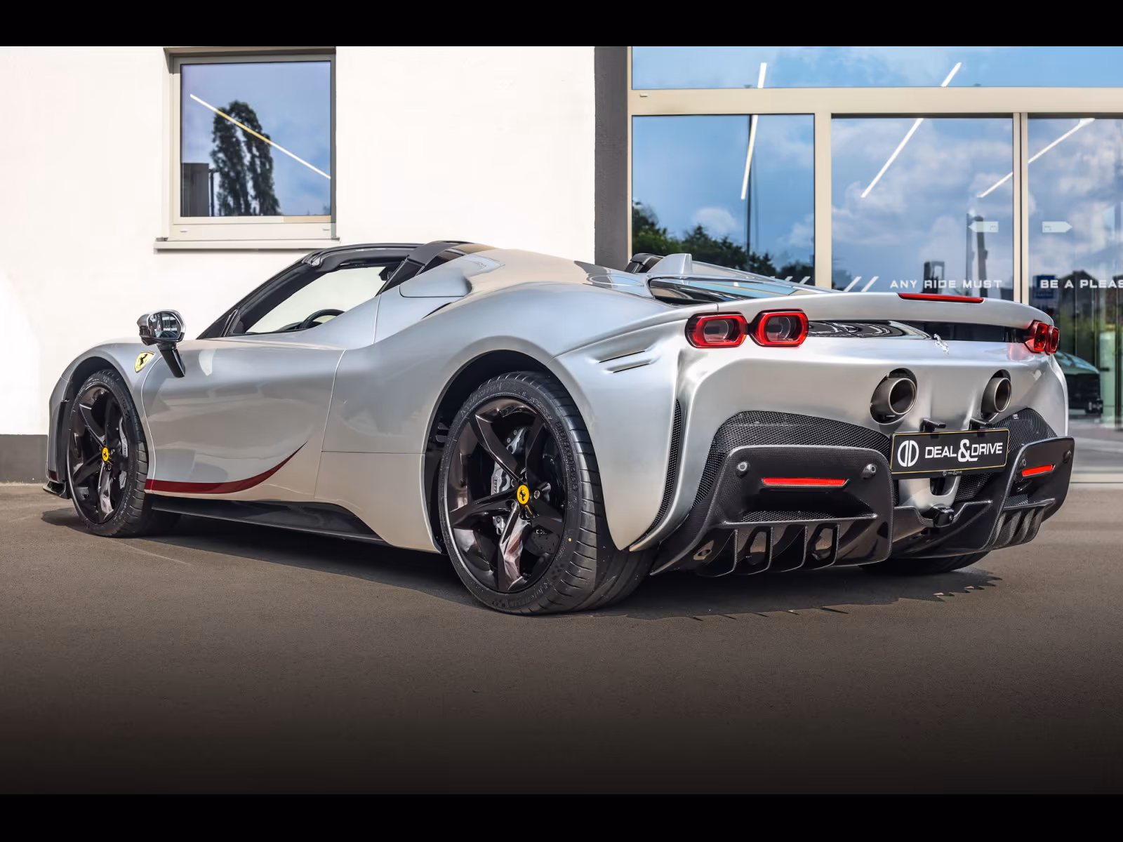 Ferrari SF90 (foto 8/29)