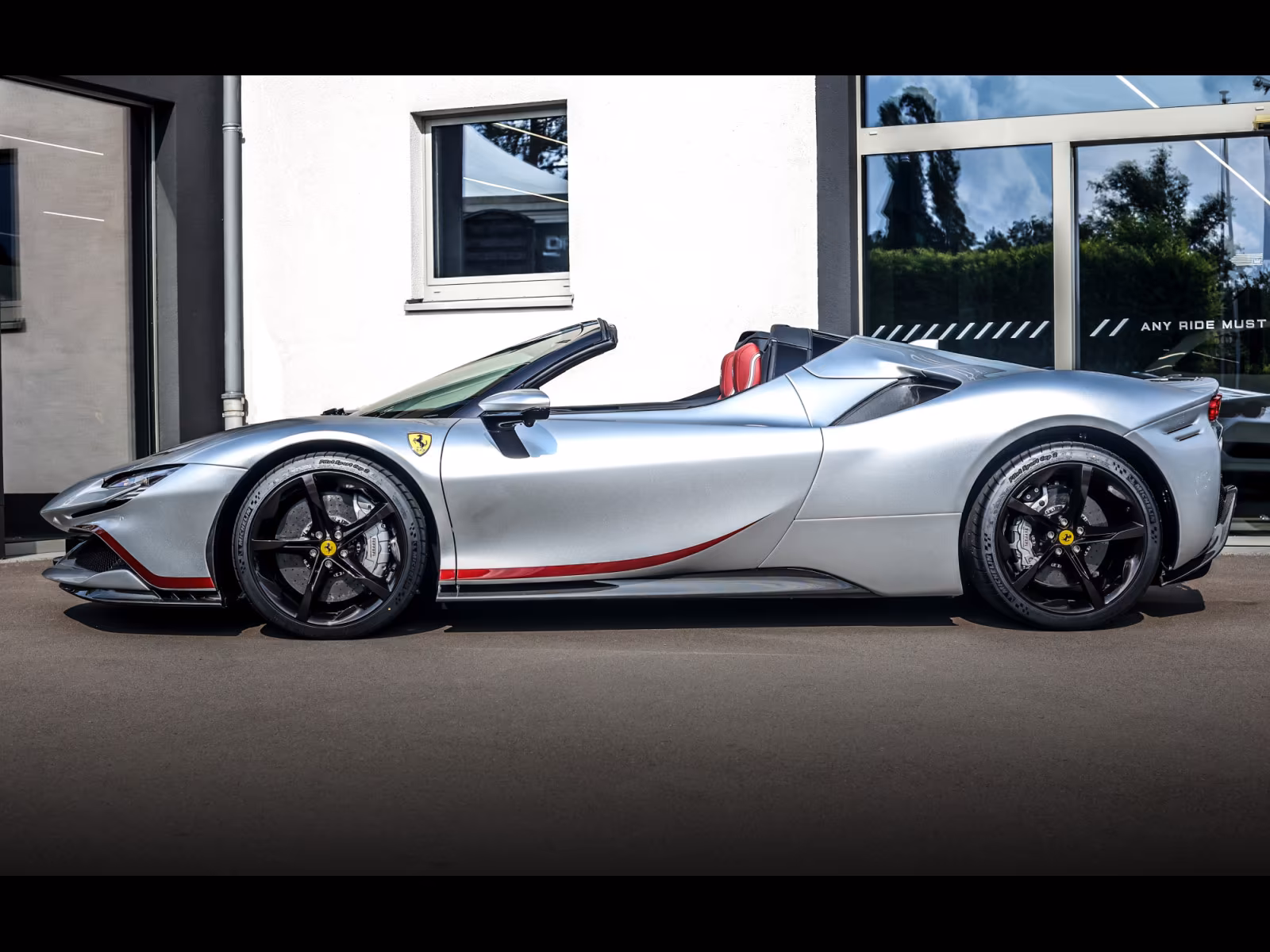 Ferrari SF90 (foto 3/29)