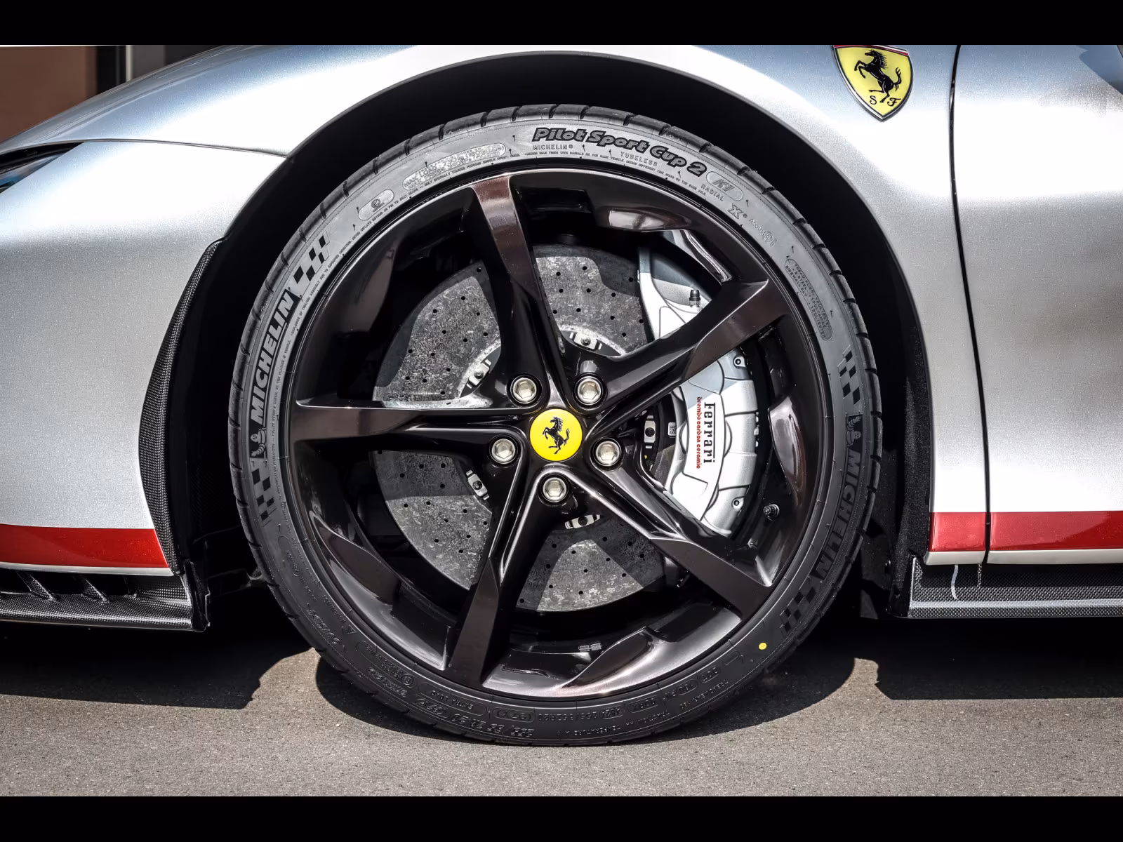Ferrari SF90 (foto 24/29)