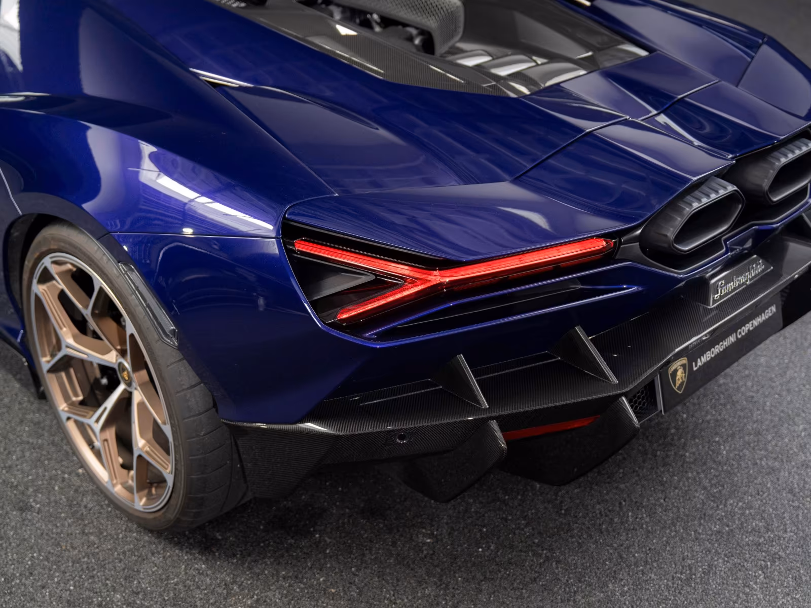 Lamborghini Revuelto (foto 10/11)