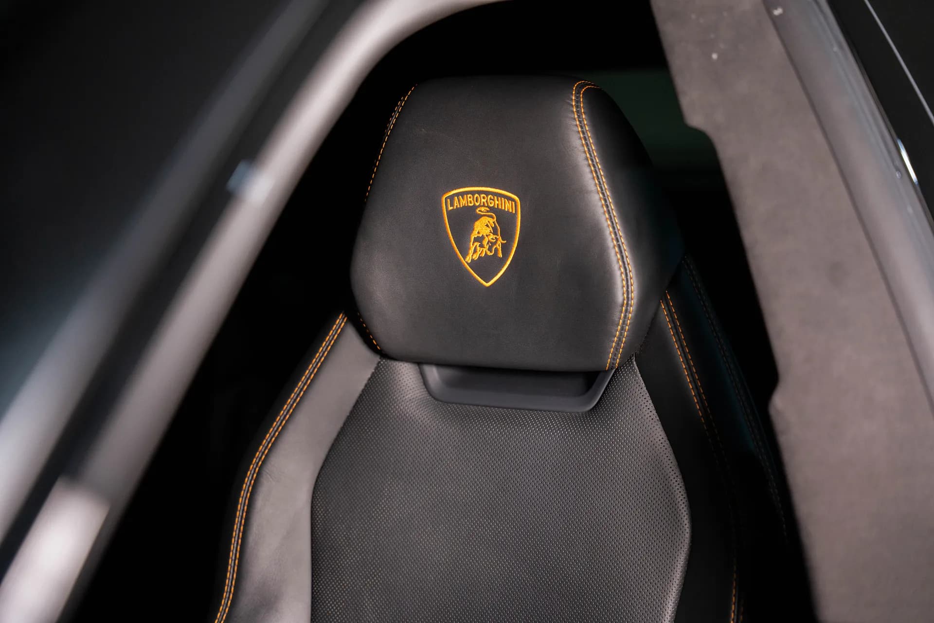 Lamborghini Urus (foto 15/18)