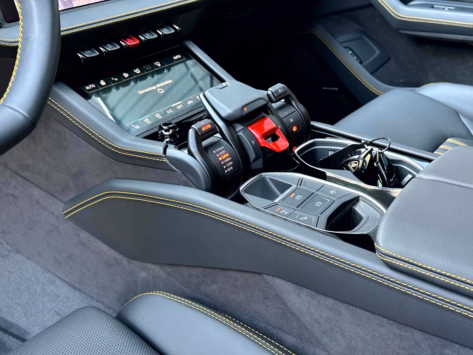 Lamborghini Urus SE (foto 15/23)